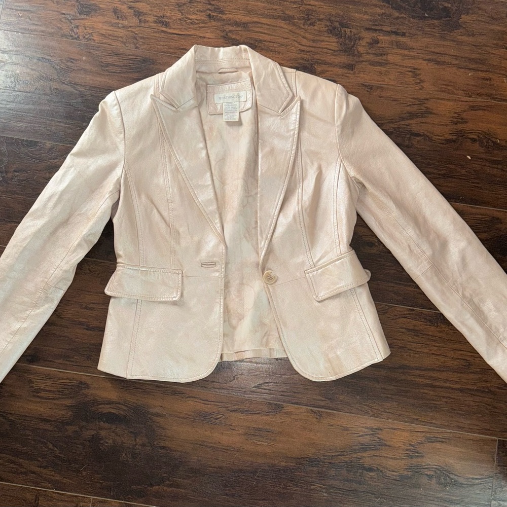 Beautiful Woman’s leather coat in champagne Xs